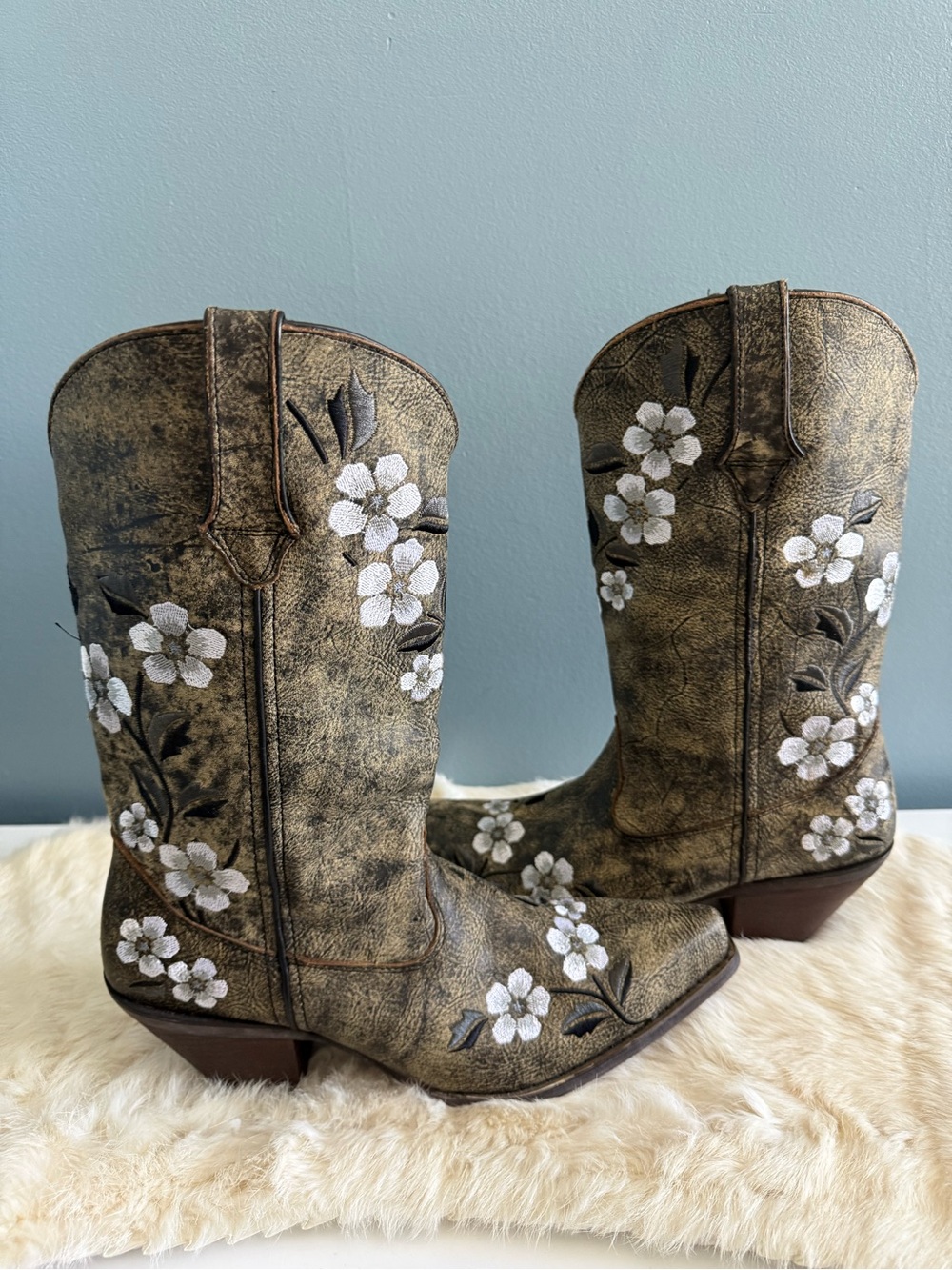 Durango Women’s Floral Concho Harness Western Boot - Picture 6 of 11